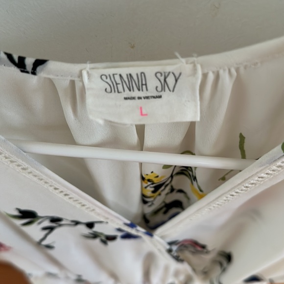 Sienna Sky Peplum Floral Top White V Neck Tie Waist Blouse Floral - Picture 3 of 4